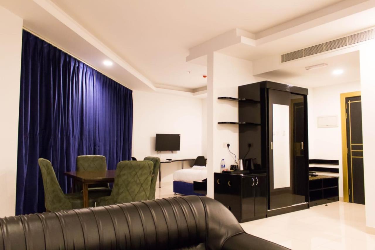بارك سايد بلازا 3* مسقط