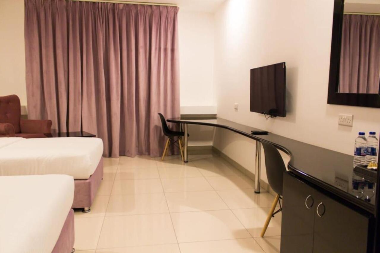 Parkside Plaza Hotel 3*